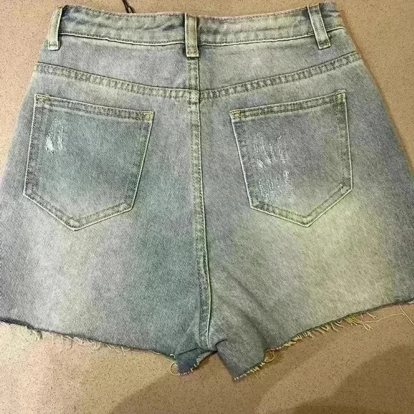 Pretty little thing Jean shorts - Picture 6 of 9